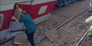 خروج عربة قطار "كفر الشيخ - طنطا" عن القضبان.. ومحافظ الغربية يتفقد موقع الحادث (فيديو)