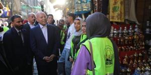 محافظ القاهرة يطلق مبادرة "هنحافظ على تراثنا" من شارع المعز