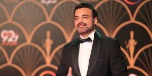 رسالة مؤثرة من عمرو محمود ياسين لمصطفى محمد ويطالب صلاح بالتدخل