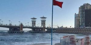 الراية الحمراء ترفرف لليوم الثاني، الإسكندرية تحذر المصطافين من نزول البحر بشواطئ العجمي