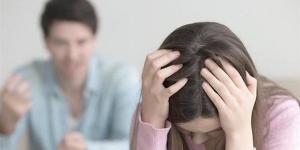هل من حق الزوج منع زوجته عن زيارة أهلها؟ أمين الفتوى يجيب (فيديو)