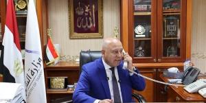 نموذج للمرأة المصرية، وزير النقل يكرم سيدة تصدت لرشق قطار بالحجارة في أسوان