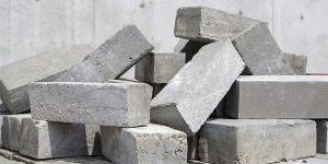 أسعار الطوب الأسمنتي في سوق مواد البناء اليوم السبت