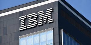 IBM تخفض توقعات 2026 وتسجل نتائج دون التقديرات