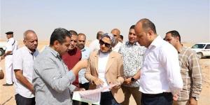محافظ الوادي الجديد تتفقد أعمال تطوير منطقة الجذب السكاني بأبوطرطور