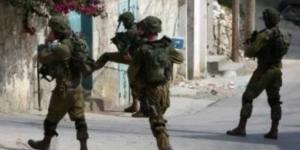 قوات الاحتلال تعتقل مواطنا فلسطينيا من بلدة أبو ديس شرق القدس