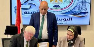 نقل الكهرباء توقع عقد إنشاء خطوط هوائية لربط محطة محولات كيميت السخنة بالشبكة القومية