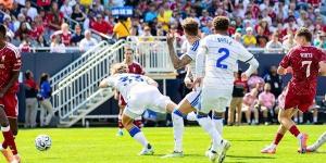ليدز يونايتد يقلب الطاولة على ليفربول ويفوز عليه وديًا 4-2