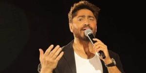 تعرف على مواعيد حفلات تامر حسني بعد وفاة والده