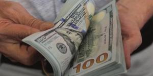 الدولار يرتفع رغم تراجع رهانات رفع الفائدة الأمريكية سبتمبر المقبل