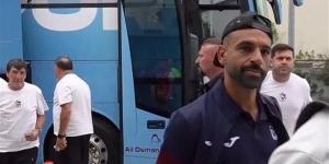 لحظة وصول محمد صلاح رفقة طرابزون سبور إلى إسطنبول لمواجهة قاسم باشا (فيديو)
