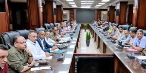 محافظ سوهاج يطالب بسرعة إنجاز طلبات التقنين المقدمة على المنصة الوطنية