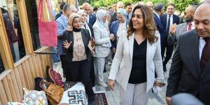 وزيرة التنمية المحلية والبيئة تشارك في افتتاح فعاليات «بازار صعيد مصر» لدعم الحرف التراثية واليدوية