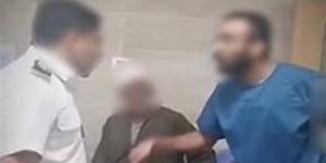 رغم التصالح، جزاء إداري لضابط بعد مشادة مع طبيب داخل مستشفى بسوهاج