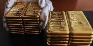 الذهب يهبط 2% لأدنى مستوياته منذ أسبوعين مع ارتفاع السندات