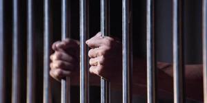 حجز صيدلي وطالب علوم بتهمة الاستيلاء على أدوية من صيدلية بـ 60 ألف جنيه