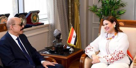 وزيرة
      الهجرة
      تستقبل
      عددا
      من
      أعضاء
      الجالية
      المصرية
      في
      نيويورك