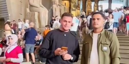 مصر: جدل واسع بعد تلاوة شاب للقرآن الكريم داخل المتحف المصري الكبير..فيديو