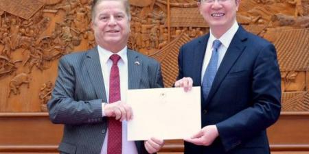 جواد عواد يقدم أوراق اعتماده سفيرا لدولة فلسطين لدى الصين