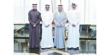 محافظ
الفروانية:
تطوير
العمل
التعاوني
والارتقاء
بمستوى
الخدمات