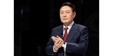 الرئيس
الكوري
الجنوبي
السابق
يون
يمثُل
أمام
فريق
تحقيق
في
تهم
الفساد