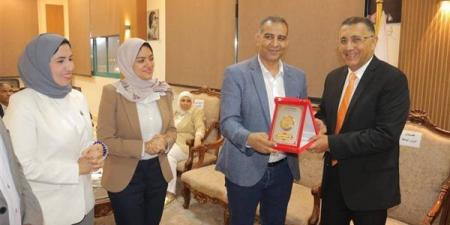 محافظ القليوبية يكرم وليد الفرماوي بعد تصعيده بوزارة الشباب والرياضة