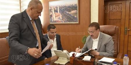 محافظ بورسعيد يهنئ أوائل الشهادة الإعدادية بالتفوق (صور)