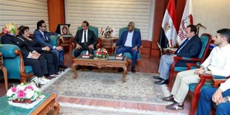 تمهيدا لانضمام المحافظة لمنظومة التأمين الشامل، وفد "الصحة" يزور سوهاج لبدء تقييم المنشآت الطبية