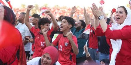 فرحة جماهير الفان زون بالعاصمة الإدارية خلال الشوط الأول لمباراة مصر والأرجنتين (صور)