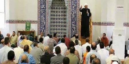 هل الصلاة خلف إمام يدخن السجائر باطلة؟ دار الإفتاء توضح