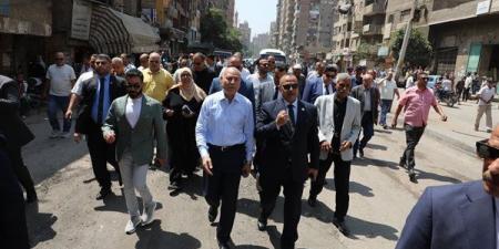 في جولة مفاجئة، محافظ القاهرة يقرر سحب اللوحات المعدنية للميكروباصات المخالفة بشارع أحمد زكي