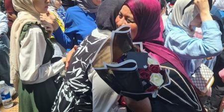 تضحية بلا حدود، أم باعت ذهبها من أجل دروس ابنتها بالثانوية العامة بأسيوط (فيديو)