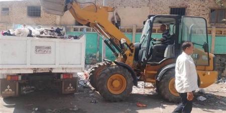 حملات مكثفة لإزالة الإشغالات وإعادة الانضباط بمراكزالشرقية