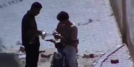 منكر عيني عينك، شابان يتناولان "بيرة مشبرة" أثناء قيادة دراجة نارية بفيصل والأمن يتحرك (صور)