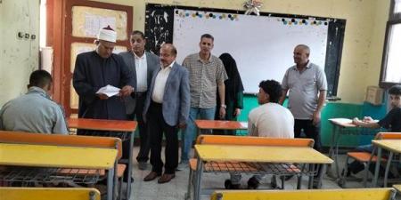 رئيس منطقة الإسماعيلية يتفقد لجان امتحانات الدور الثاني بالتل الكبير
