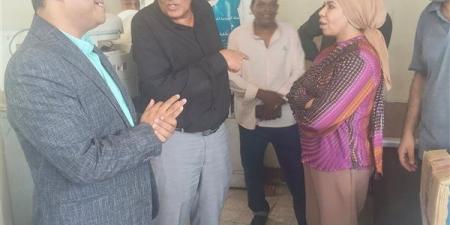 عقب توليه مهام منصبه، وكيل صحة قنا يبدأ عمله بجولة تفقدية بديوان المديرية (صور)