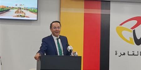 رئيس مجلس أمناء الجامعتين الألمانية بالقاهرة والدولية يكرّم أوائل الثانوية العامة بمنح دراسية كاملة