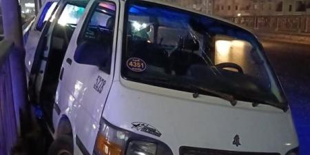 مصرع شخصين وإصابة 12 في انقلاب ميكروباص بصحراوي المنيا