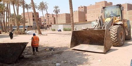 حملات مكثفة بأبو النمرس لرفع كفاءة النظافة وإزالة الإشغالات والتصدي للبناء المخالف (صور)