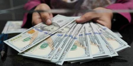 الدولار الأمريكي يستقر قرب أدنى مستوياته في ثلاثة أشهر