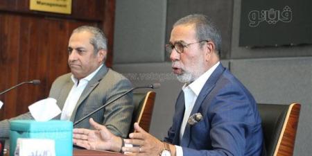 مدحت العدل: عبد الحليم حافظ كان يرد على خطابات جمهوره بخط يده.. وهناك فنانون يرفضون التصوير مع الجمهور