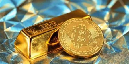 «التحوط من تدهور العملة»، الذهب والبيتكوين يتصدران الملاذات الآمنة في وول ستريت