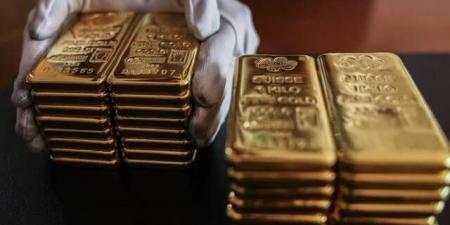 الذهب يهبط 2% لأدنى مستوياته منذ أسبوعين مع ارتفاع السندات