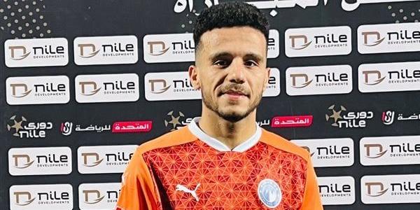 الدوري
      المصري،
      مصطفى
      فتحي
      أفضل
      لاعب
      بمباراة
      بيراميدز
      والجونة
      (صور)