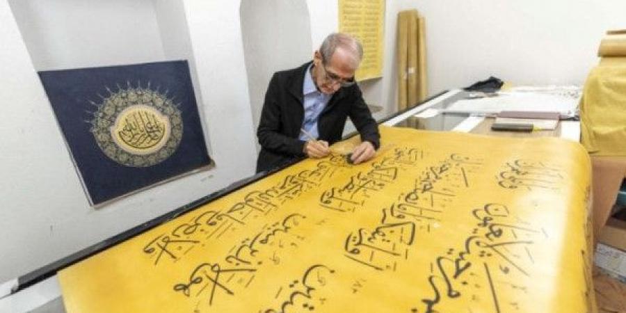 عراقي يخط أكبر مصحف بالعالم في 6 سنوات (صور)