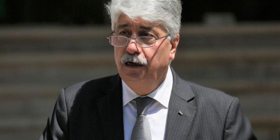 مجدلاني ينفي تدخل فرنسا في صياغة الدستور ويؤكد جاهزية المسودة لعرضها على الرئيس