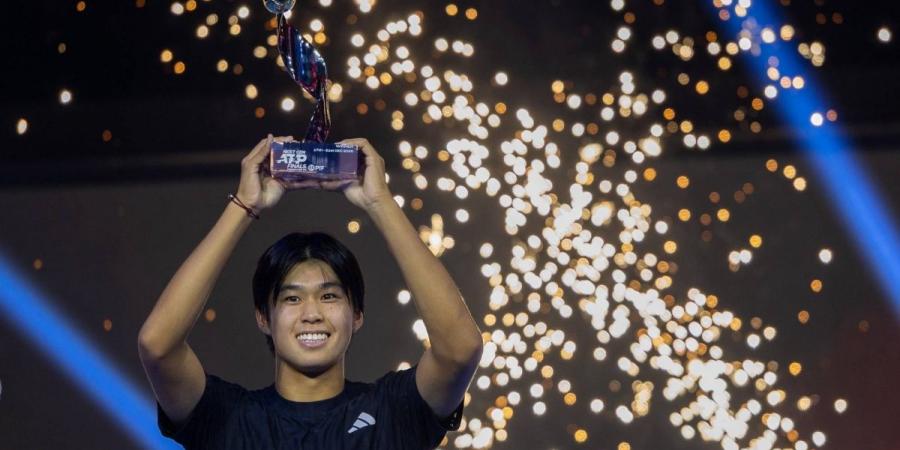 الأمريكي ليرنر تيين يتوّج بطلاً لنهائيات الجيل القادم للتنس في جدة