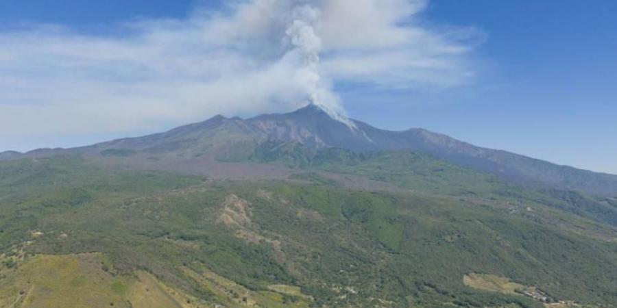 انفجارات بركانية بجبل «إتنا» في صقلية