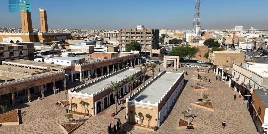 أمين القصيم يدشن مشروع 
تطوير سوق الجردة في بريدة