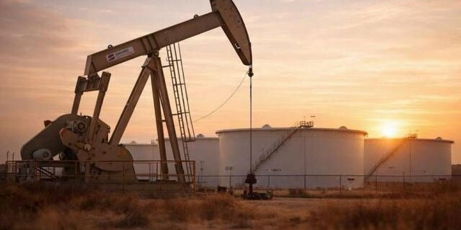 النفط يواصل مكاسبه مع ترقب انقضاء مهلة واشنطن لإيران